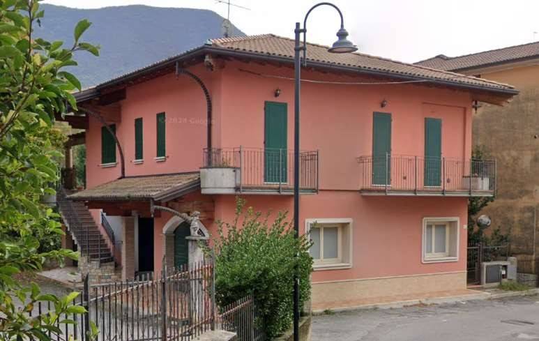 casa indipendente in vendita a Nave