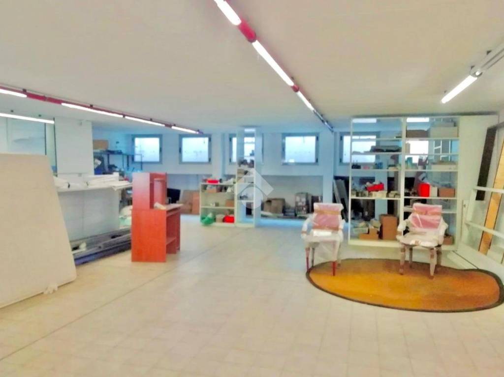 negozio in vendita a Nave