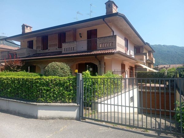 casa indipendente in vendita a Nave