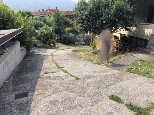 locale commerciale in vendita a Nave