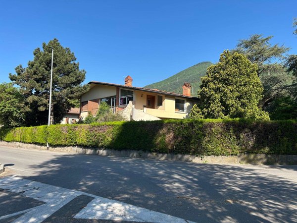 casa indipendente in vendita a Nave