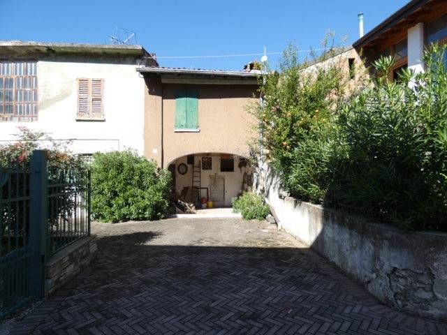 locale commerciale in vendita a Nave