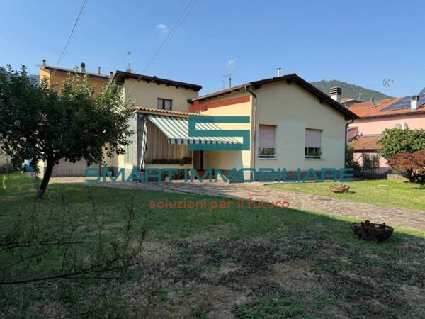 casa indipendente in vendita a Nave