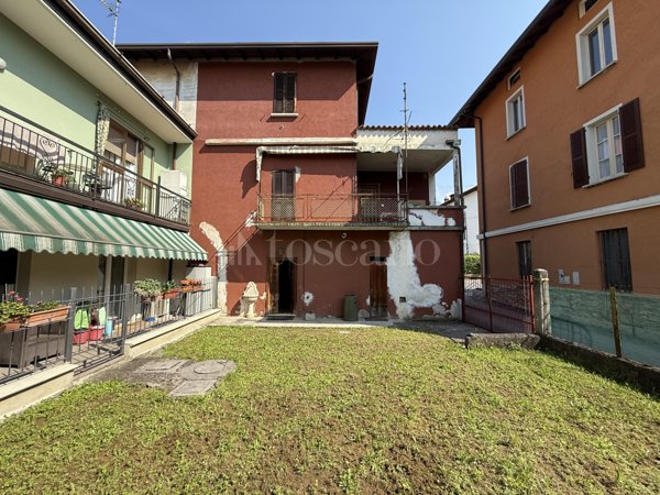 casa indipendente in vendita a Nave