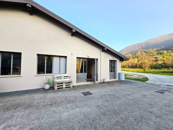 casa indipendente in vendita a Nave