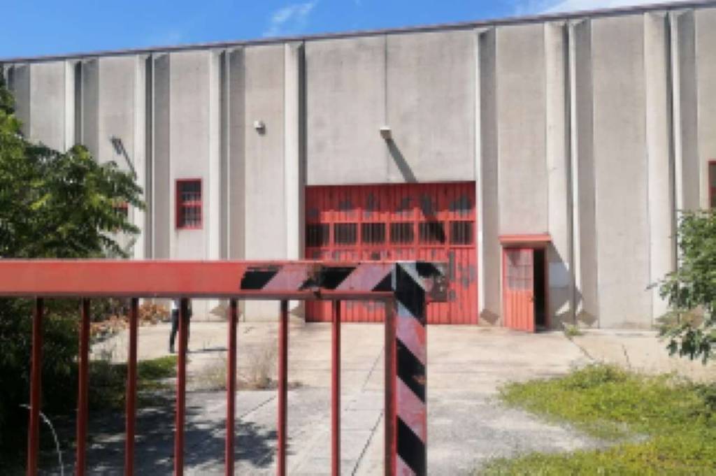 capannone in vendita a Nave