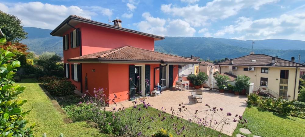 casa indipendente in vendita a Nave