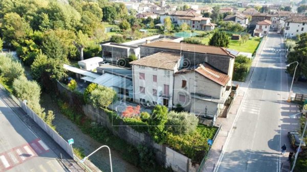 casa indipendente in vendita a Nave