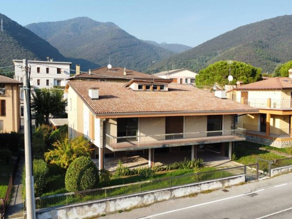 casa indipendente in vendita a Nave