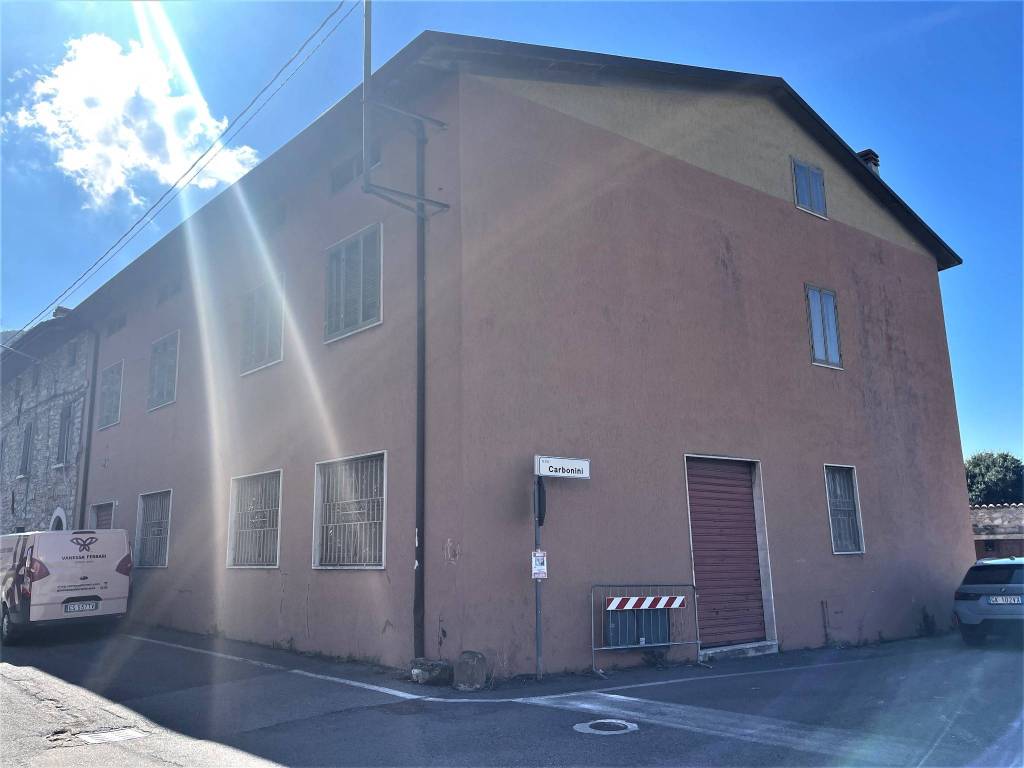 casa indipendente in vendita a Nave