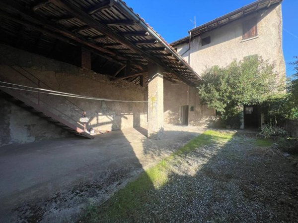 casa indipendente in vendita a Nave
