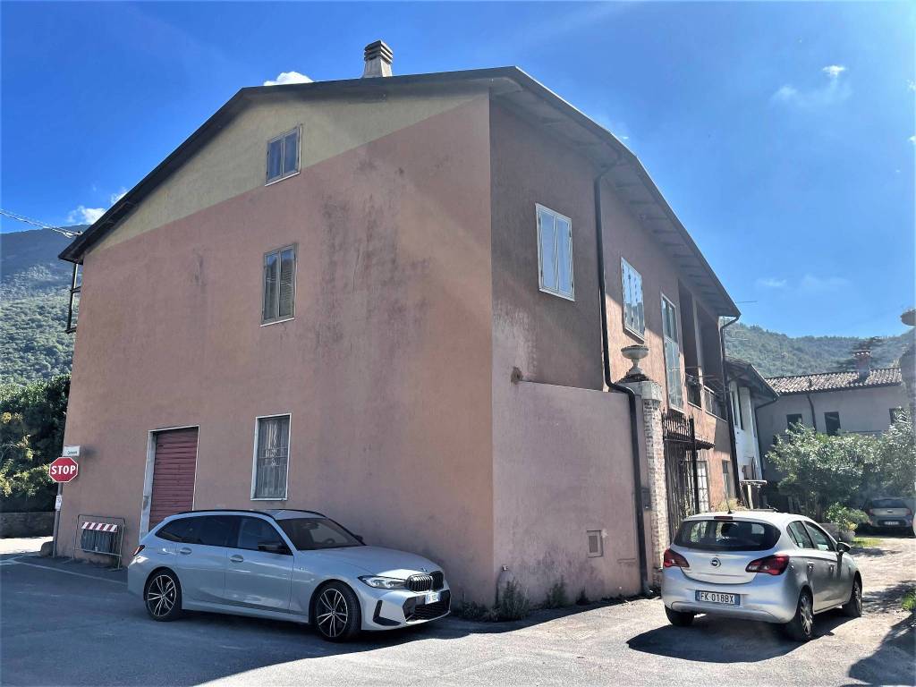 casa indipendente in vendita a Nave