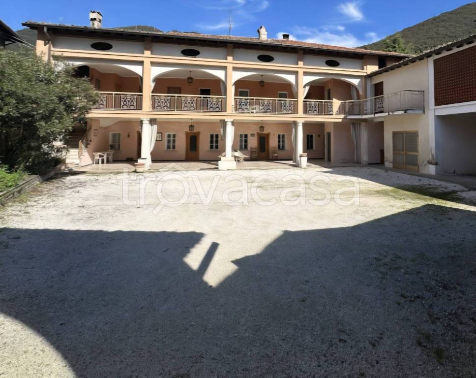 casa indipendente in vendita a Nave