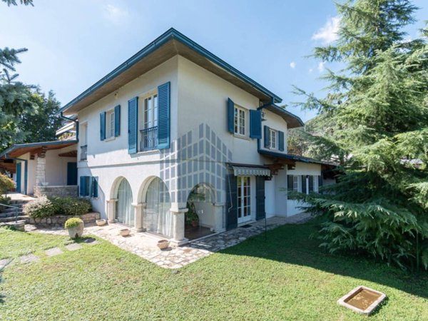 casa indipendente in vendita a Nave