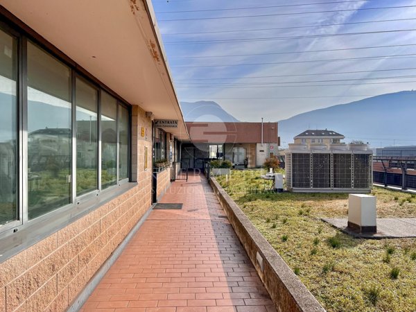 ufficio in vendita a Nave