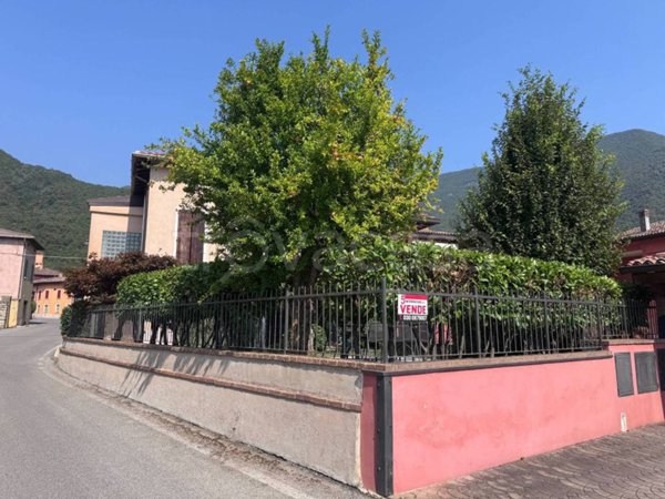 casa indipendente in vendita a Nave