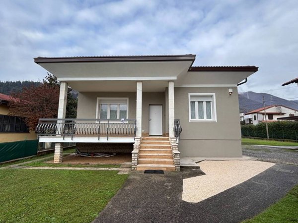 casa indipendente in vendita a Nave