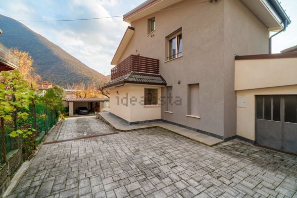 casa indipendente in vendita a Nave