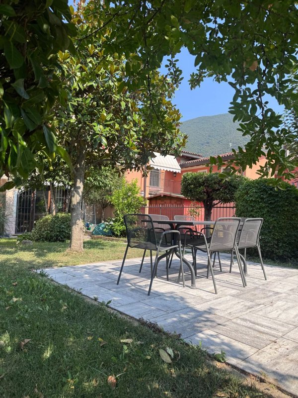 casa indipendente in vendita a Nave