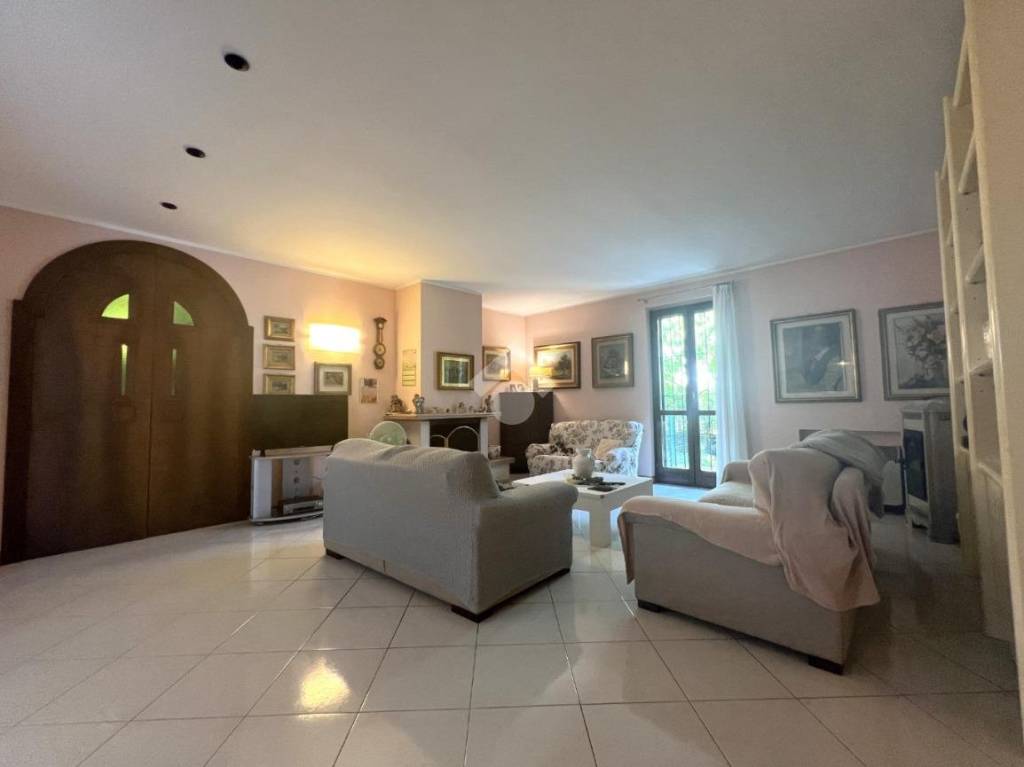 casa indipendente in vendita a Nave