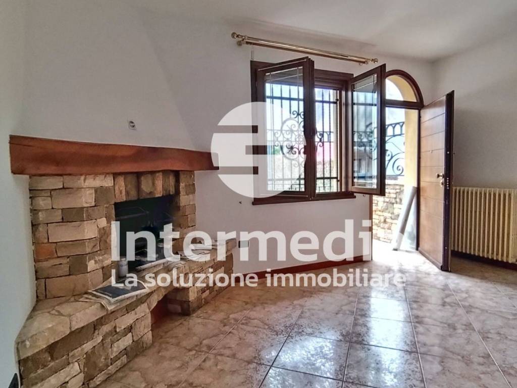 casa indipendente in vendita a Nave