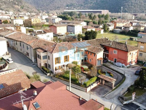 casa indipendente in vendita a Nave