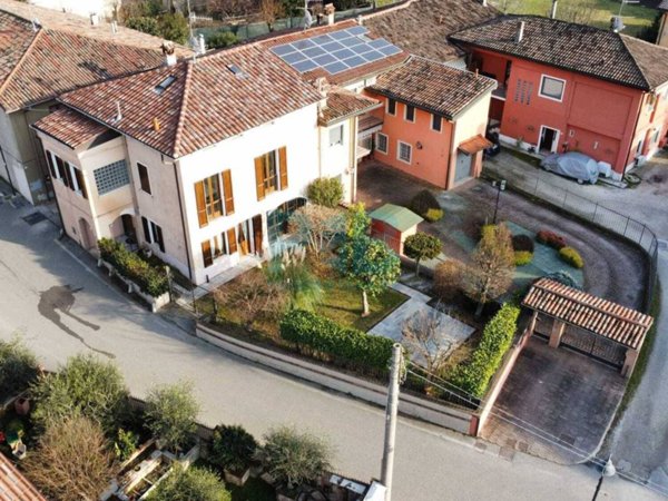 casa indipendente in vendita a Nave