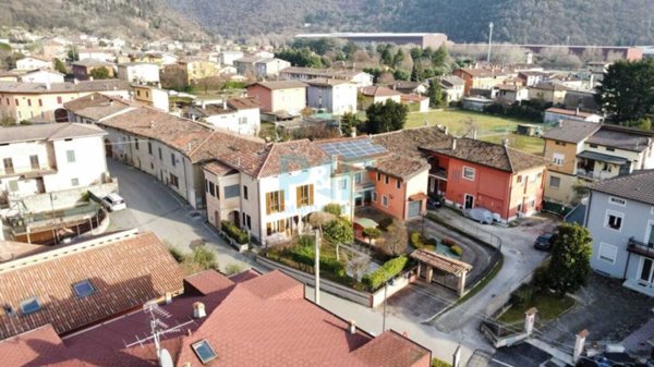 casa indipendente in vendita a Nave