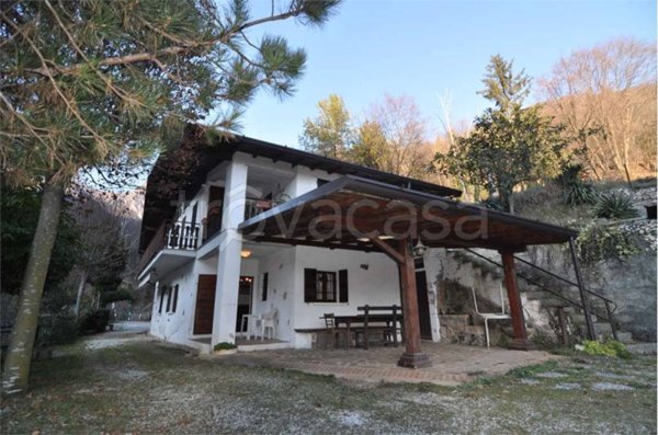 casa indipendente in vendita a Nave