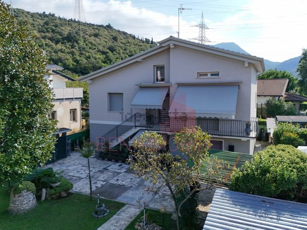 casa indipendente in vendita a Nave