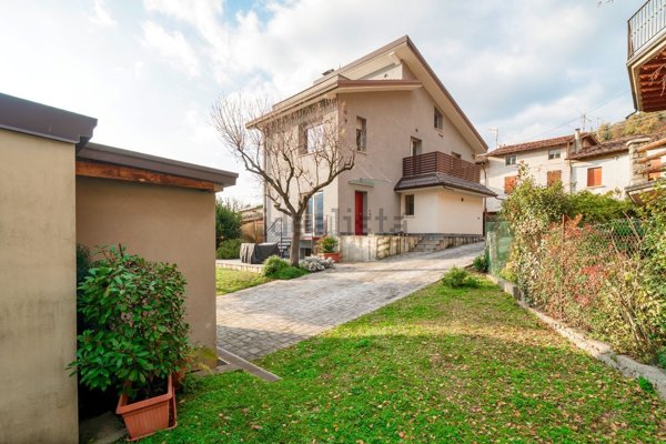 casa indipendente in vendita a Nave