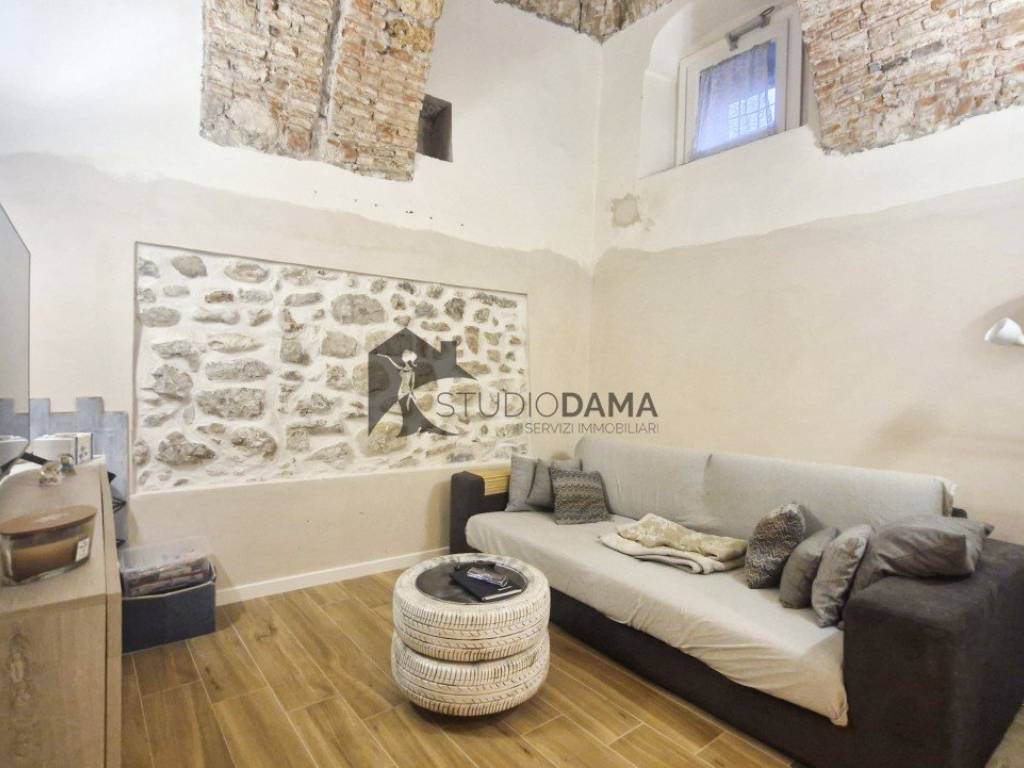 casa indipendente in vendita a Nave