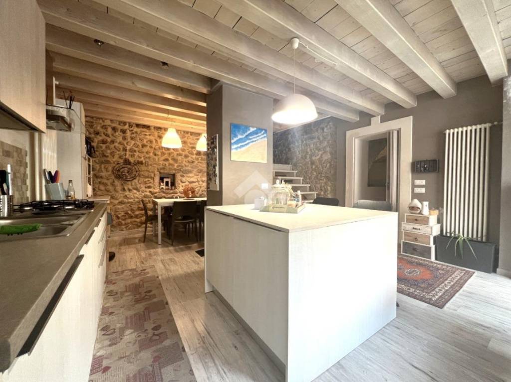 casa indipendente in vendita a Nave