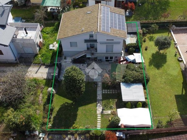 casa indipendente in vendita a Nave