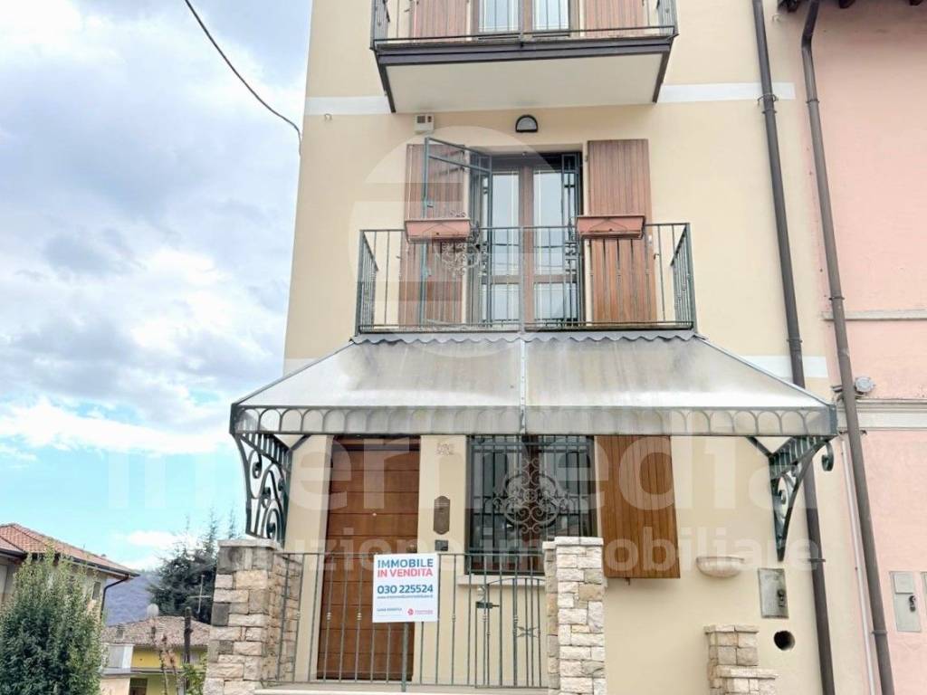 casa indipendente in vendita a Nave