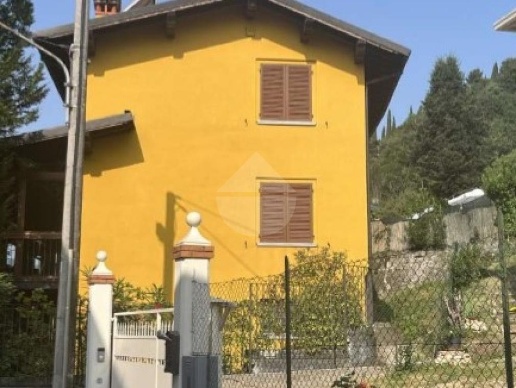 casa indipendente in vendita a Nave
