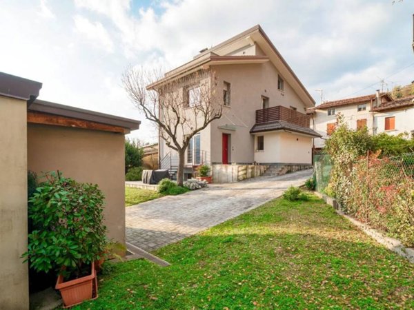 casa indipendente in vendita a Nave