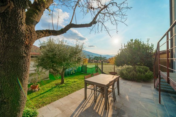 casa indipendente in vendita a Nave