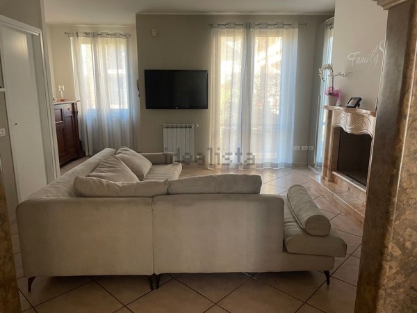 casa indipendente in vendita a Nave