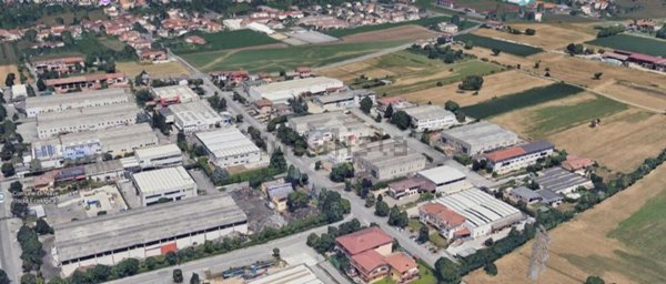 locale di sgombero in vendita a Nave