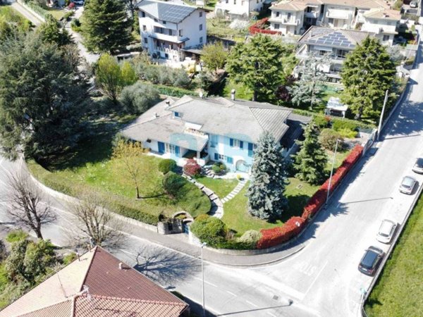 casa indipendente in vendita a Nave