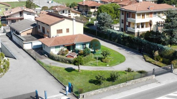 casa indipendente in vendita a Nave