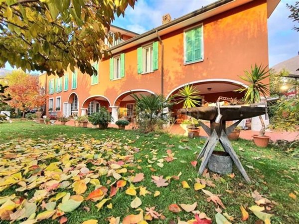 esavano in vendita a Nave