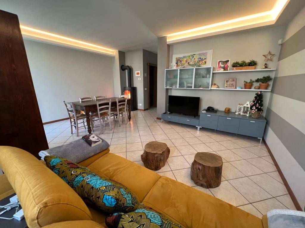 casa indipendente in vendita a Nave