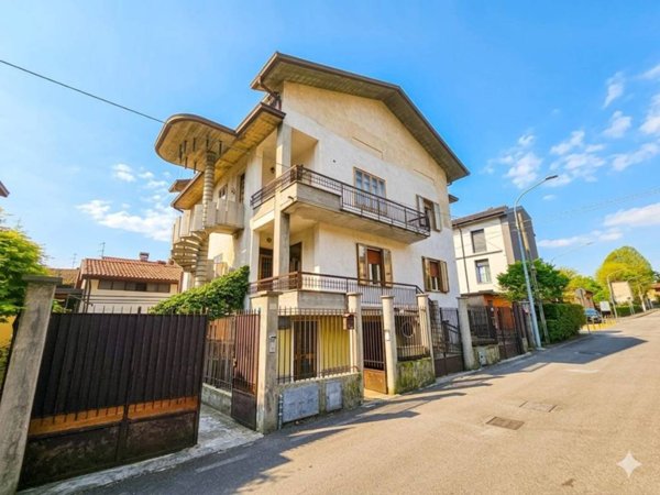 casa indipendente in vendita a Nave