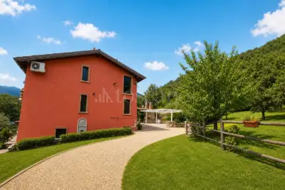 casa indipendente in vendita a Nave