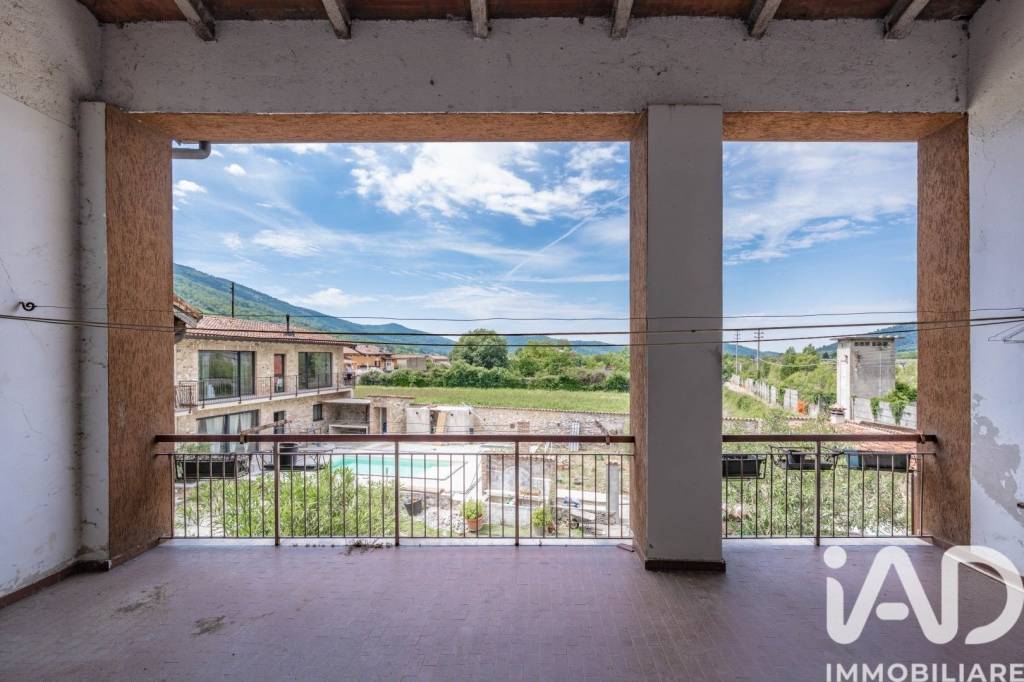 casa indipendente in vendita a Nave