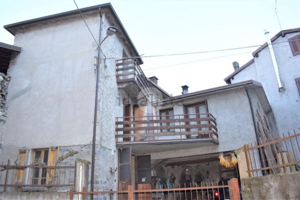 casa semindipendente in vendita a Niardo
