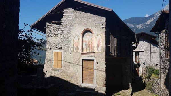 esavano in vendita a Niardo