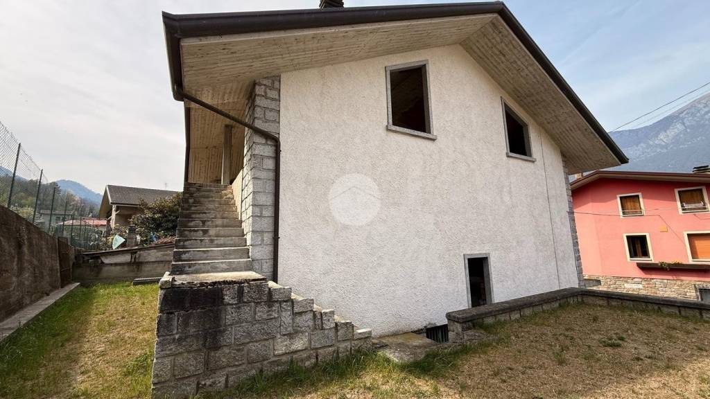casa indipendente in vendita a Niardo